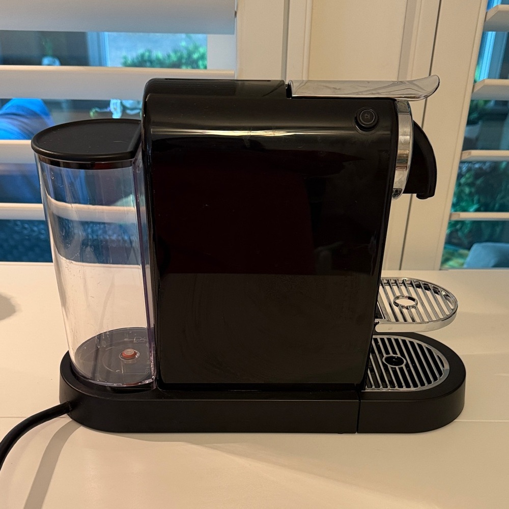 Nespresso Original Citiz Espresso Machine with Milk Frother - Black - Picture 2 of 8